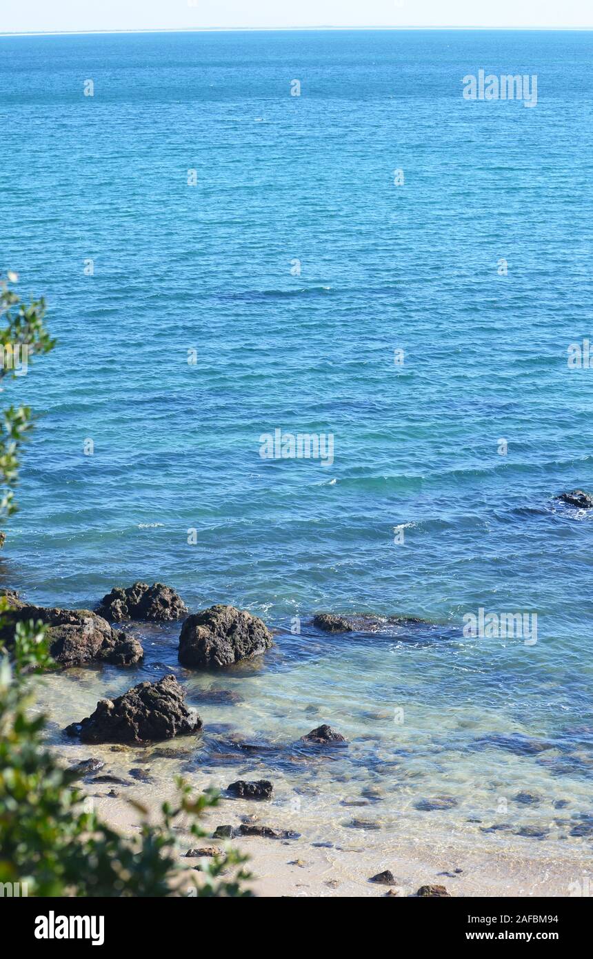 Plage de Portinho da Arrábida au sein du parc naturel de Serra da Arrábida, Portugal Banque D'Images