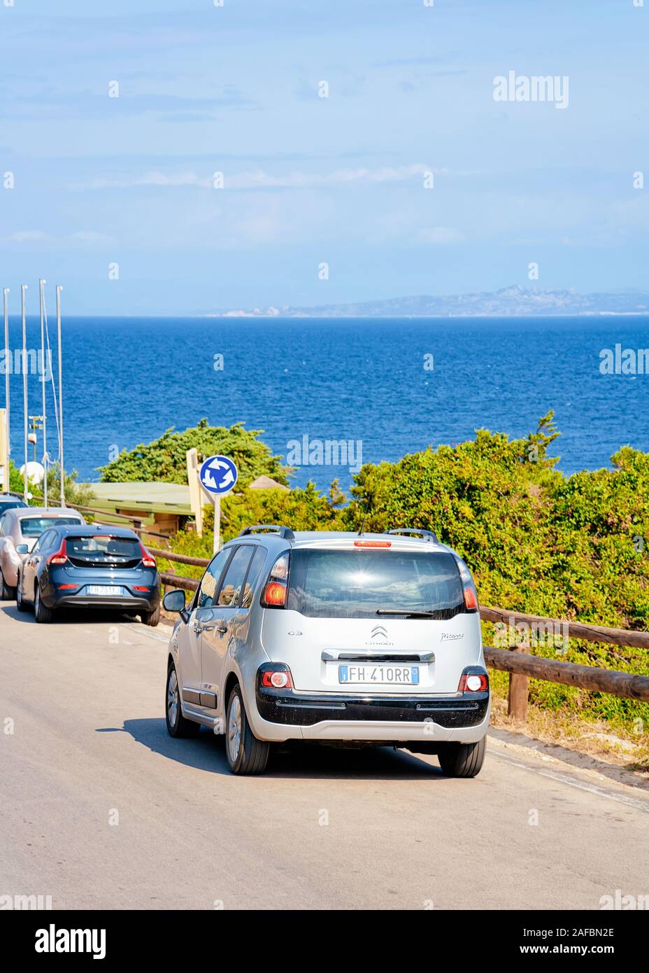 Voiture route autoroute Italie Capo Testa Banque D'Images