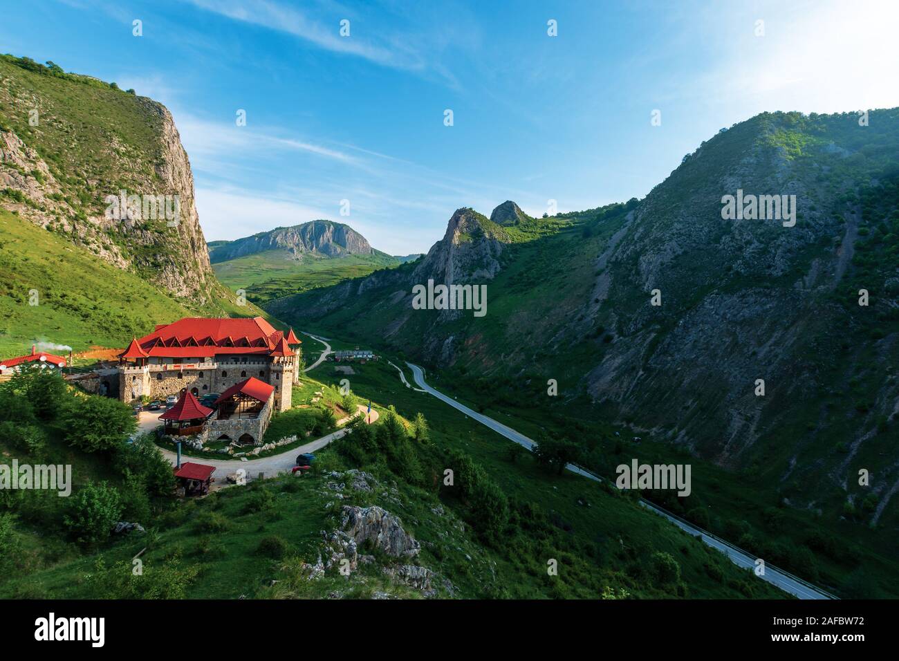 Les valisoarei, alba, Roumanie - 29 avr, 2018 : hôtel château 'Le Temple des Chevaliers'. lieu authentique pour le reste. situé dans la belle gorg Banque D'Images