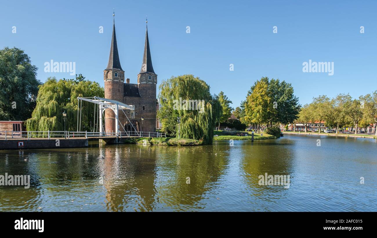 Porte de l'est historique et pont-levis à Delft, Pays-Bas. Banque D'Images