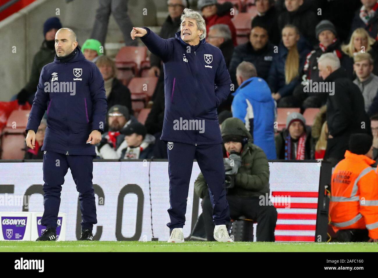 Southampton, UK. 14 décembre 2019. West Ham Manager Manuel Pellegrini fait son rappel au cours de la Premier League match entre Southampton et West Ham United à St Mary's Stadium, Southampton le samedi 14 décembre 2019. (Crédit : Jon Bromley | MI News) photographie peut uniquement être utilisé pour les journaux et/ou magazines fins éditoriales, licence requise pour l'usage commercial Crédit : MI News & Sport /Alamy Live News Crédit : MI News & Sport /Alamy Live News Banque D'Images