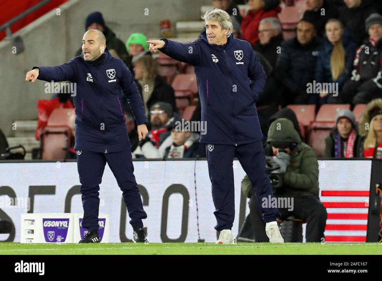 Southampton, UK. 14 décembre 2019. West Ham Manager Manuel Pellegrini fait son rappel au cours de la Premier League match entre Southampton et West Ham United à St Mary's Stadium, Southampton le samedi 14 décembre 2019. (Crédit : Jon Bromley | MI News) photographie peut uniquement être utilisé pour les journaux et/ou magazines fins éditoriales, licence requise pour l'usage commercial Crédit : MI News & Sport /Alamy Live News Crédit : MI News & Sport /Alamy Live News Banque D'Images