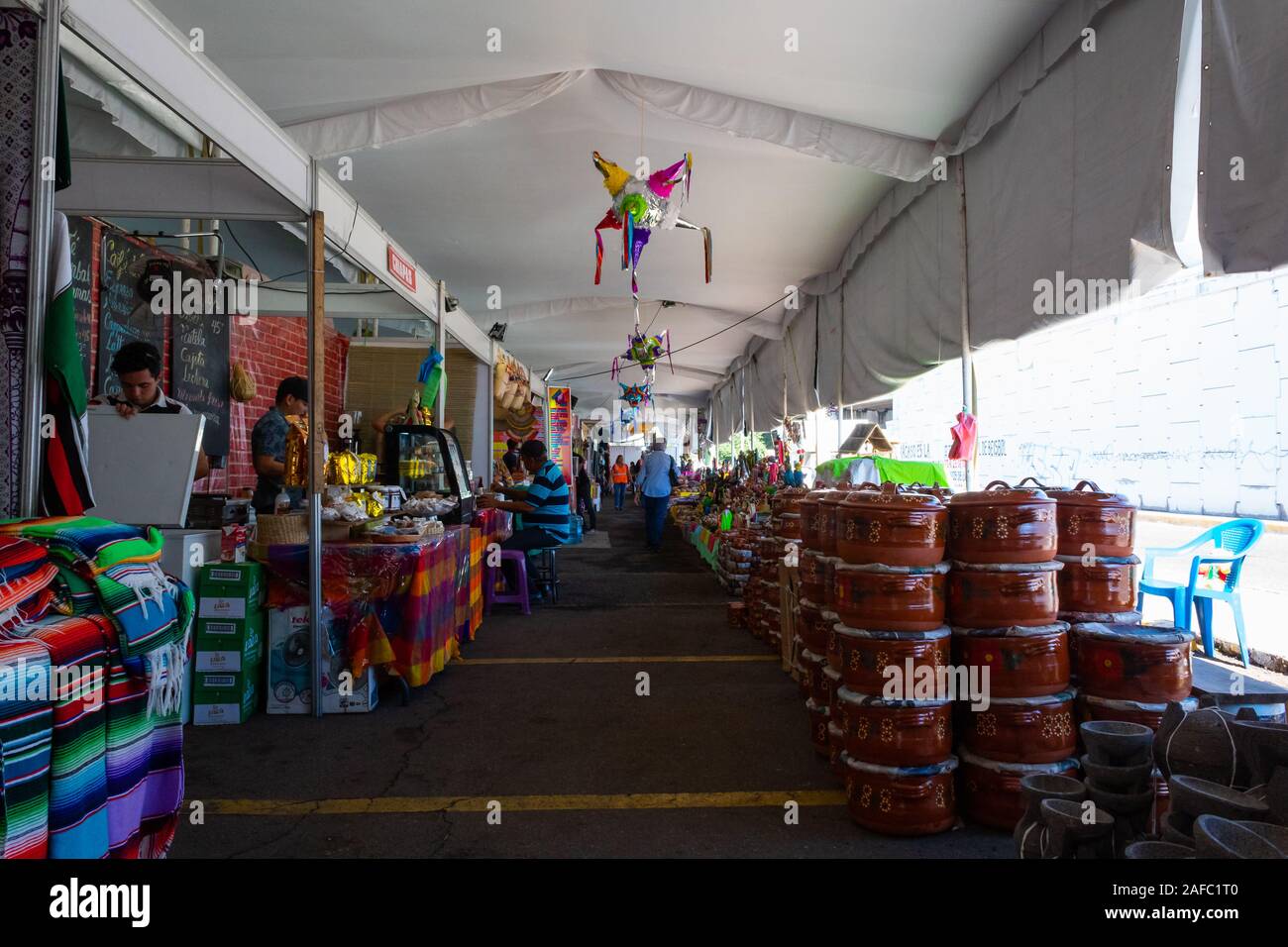 Le Sinaloa, Mexique - 12 décembre 2019 : Vente d'artisanat mexicain au marché local Banque D'Images