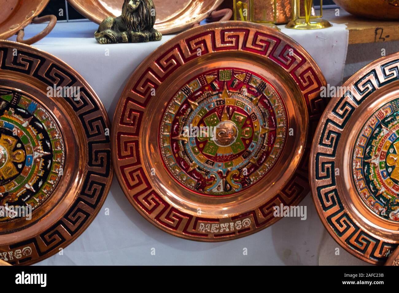 Le Sinaloa, Mexique - 12 décembre 2019 : Vente d'artisanat mexicain en bronze du marché local Banque D'Images