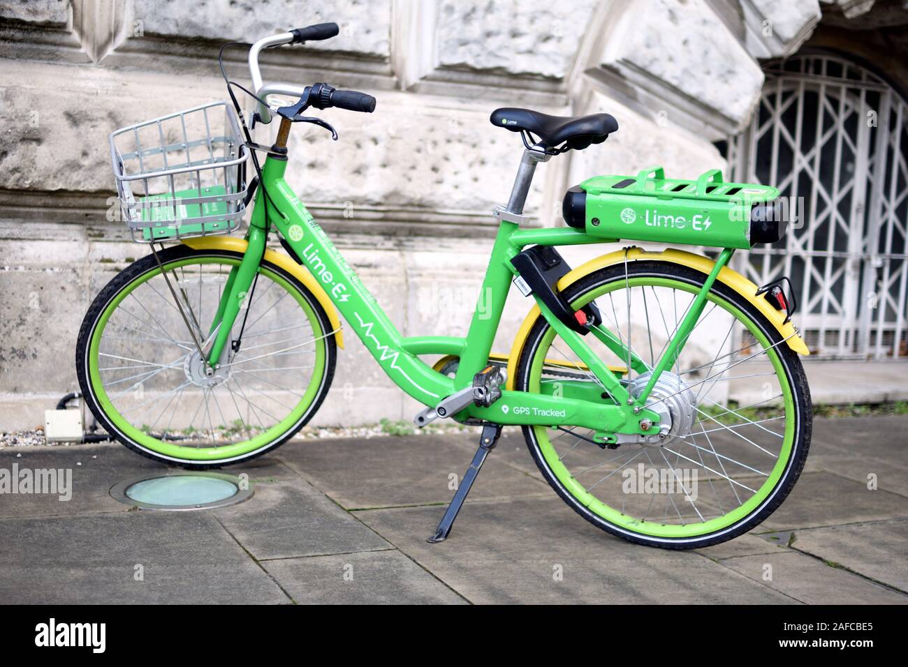 London UK 12 déc 2019 - Lime-E vélo sur London Street Banque D'Images