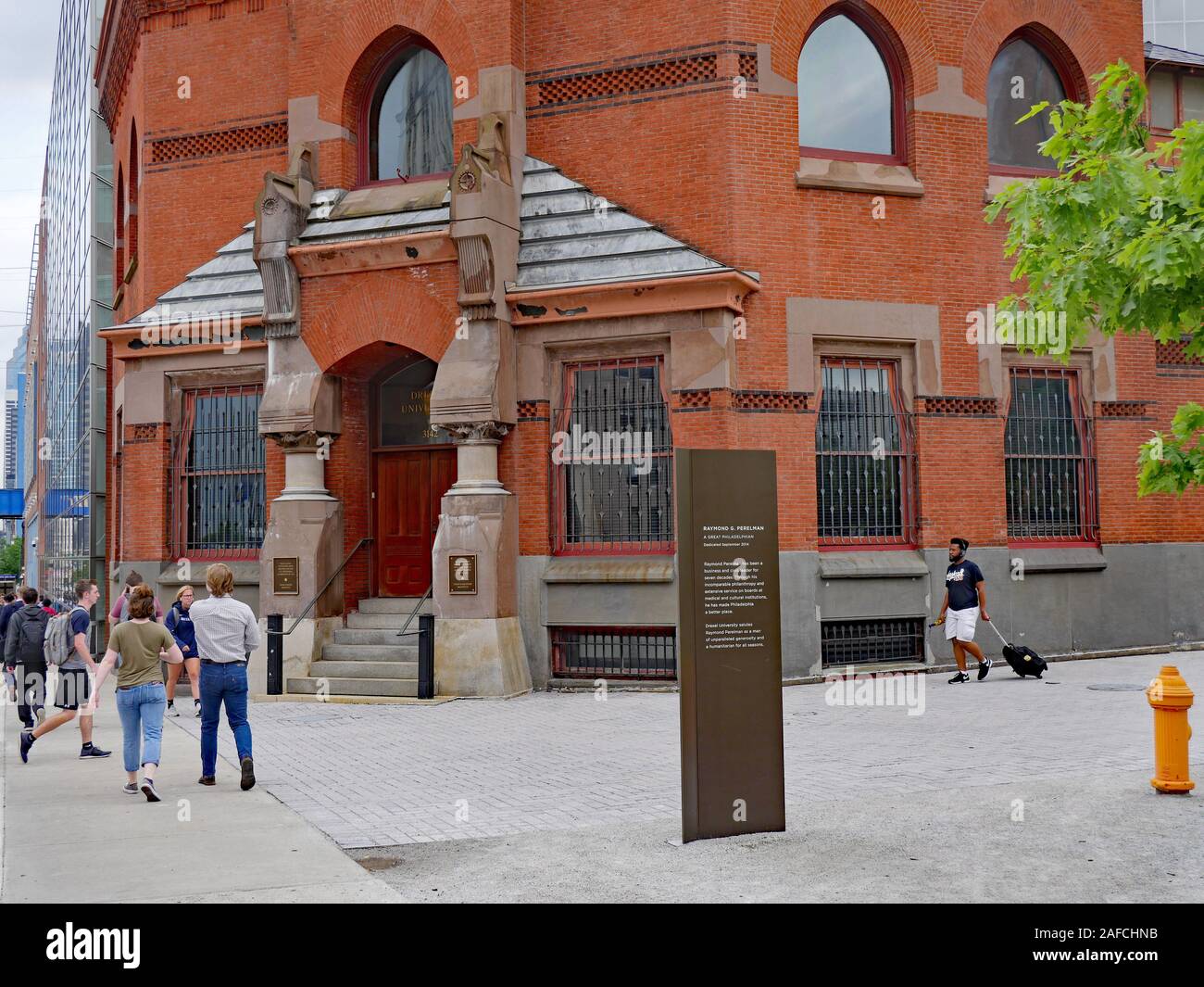 PHILADELPHIA - Mai 2019 : campus du collège occupé avec un bâtiment ancien, Drexel University, Philadelphia Banque D'Images