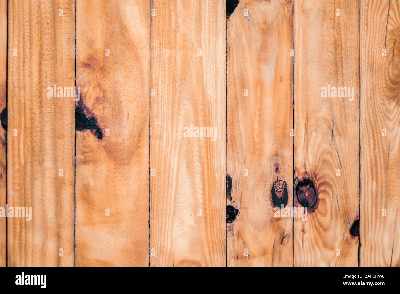 Texture bois brun foncé avec motif à rayures naturelles pour le fond, surface en bois pour ajouter du texte ou des travaux d'art décoration design Banque D'Images