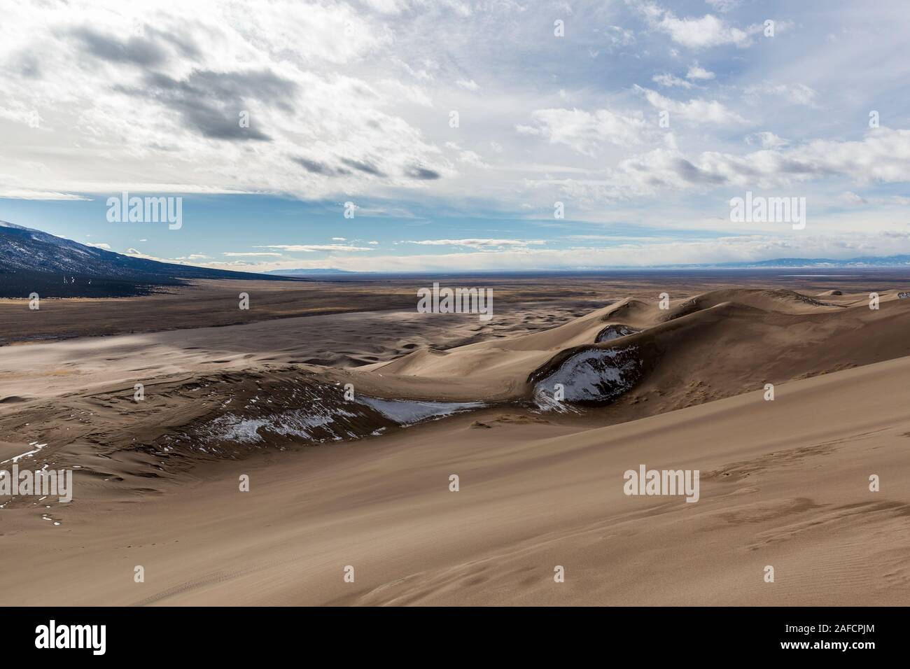 Vue paysage de dunes au Great Sand Dunes National Park en Californie, la plus haute des dunes de sable en Amérique du Nord. Banque D'Images