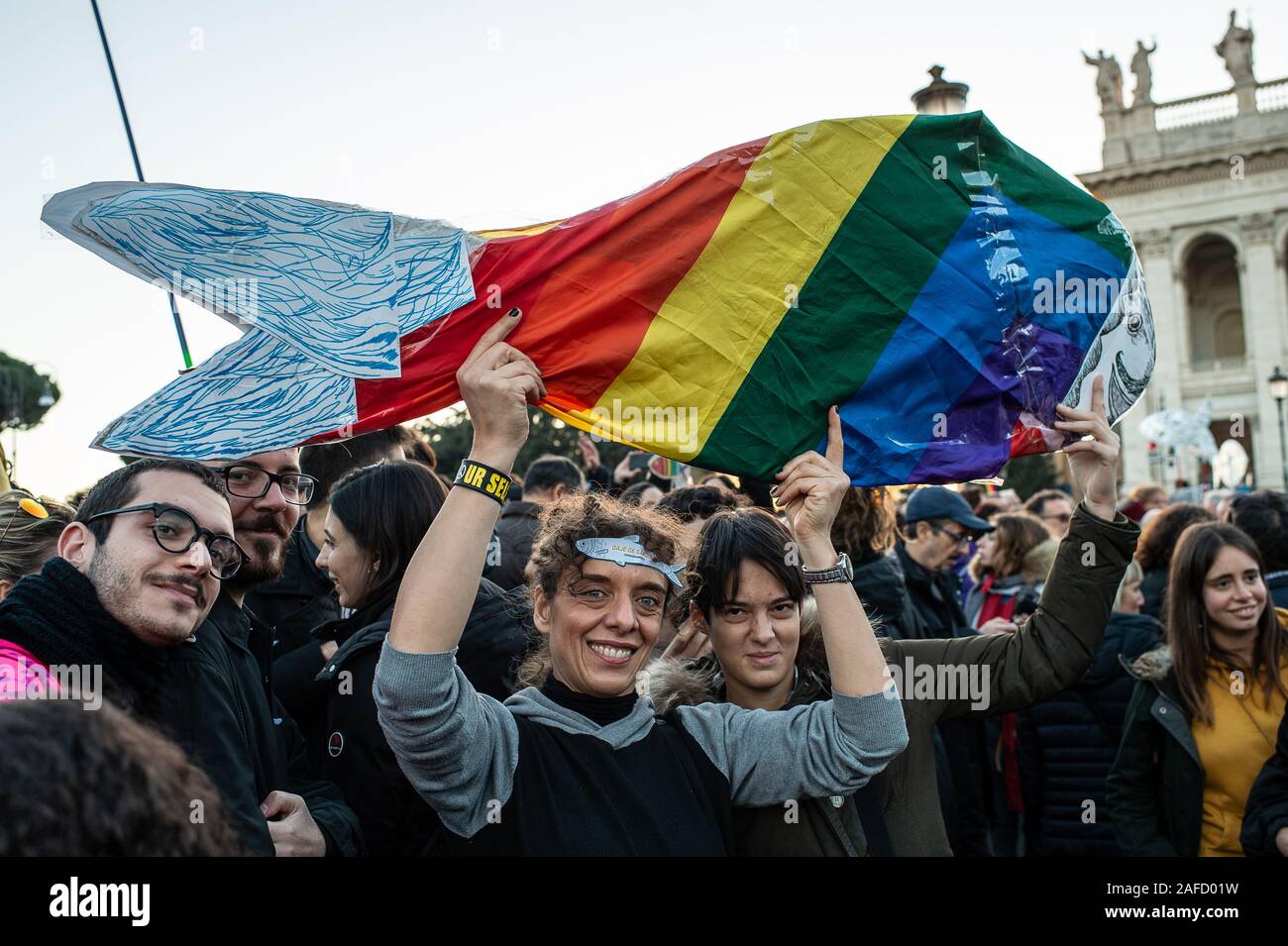 Manifestation à Rome, Italie, 14-12-2019, du mouvement 'sardines abrite'. Né à Bologne, en Italie comme une réponse à "souveraineté", à la lutte contre la politique d'immigration et à l'agression verbale des partis comme la Ligue de Matteo Salvini et les frères d'Italie par Giorgia Meloni. Banque D'Images