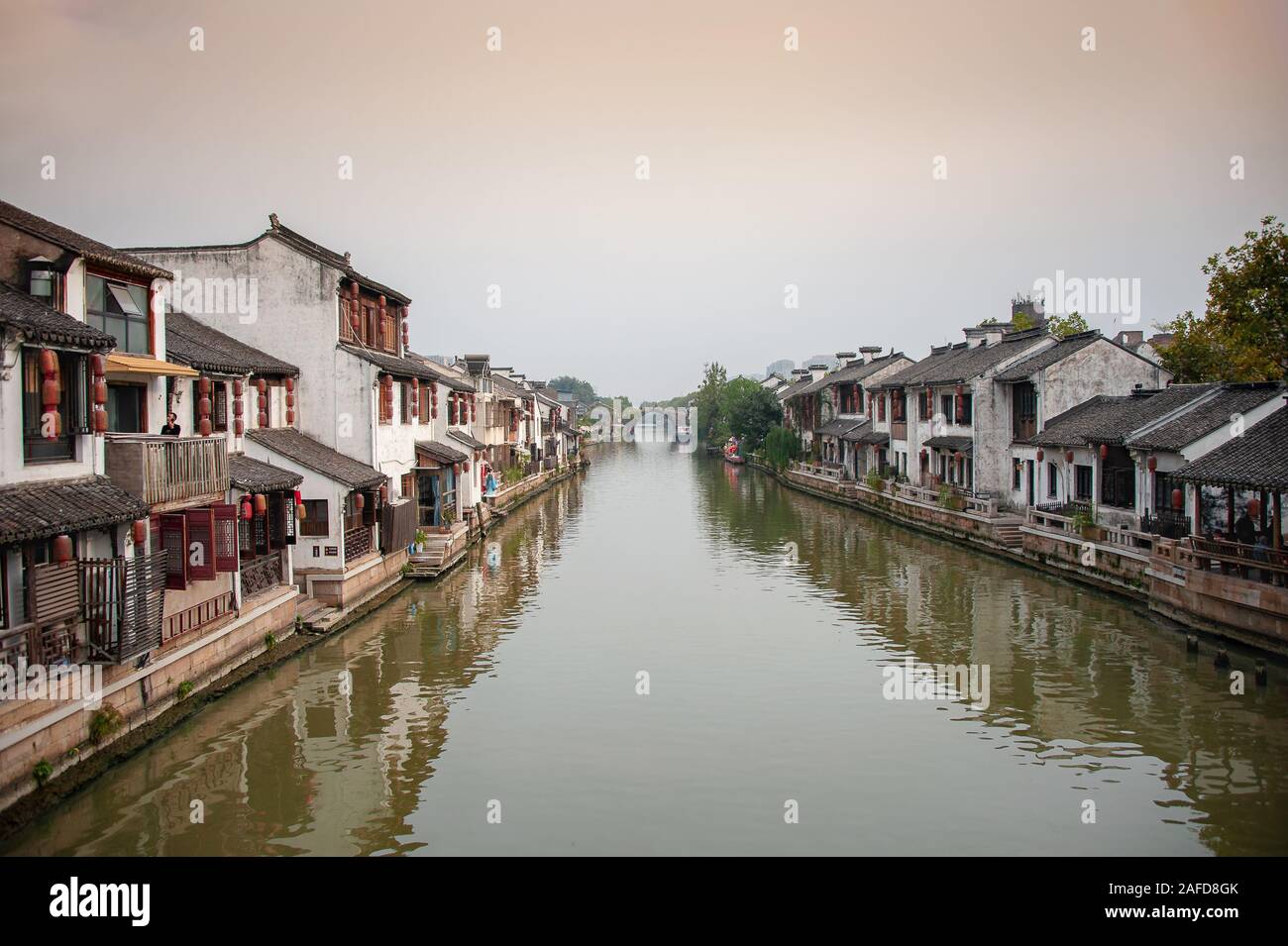 Vues canal pittoresque vieille ville de Wuxi, Jiangsu Province, China. Partie d'un réseau d'eau, reliées par le Grand Canal - la Chine. Banque D'Images