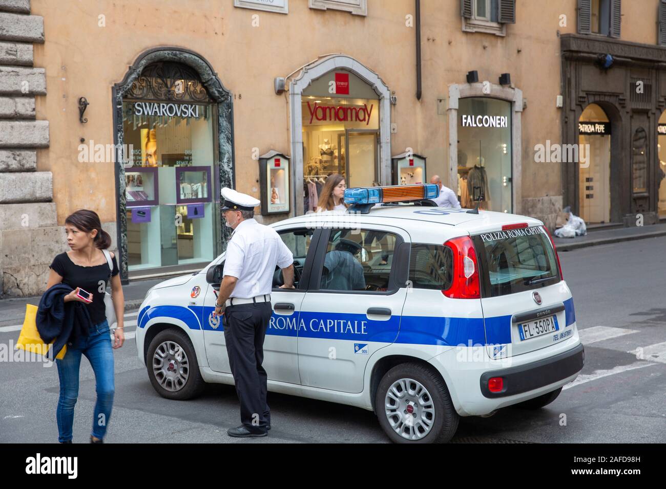 Italian police polizia Banque de photographies et d'images à haute  résolution - Alamy