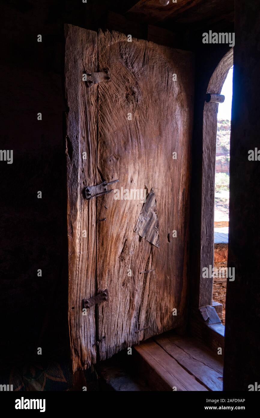 L'Éthiopie, du Tigré, Wukro, Abraha Atsbeha nous, c 10e église, ancienne porte de bois Banque D'Images