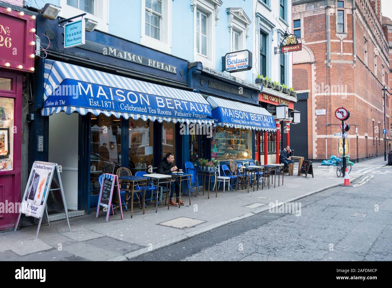 Michele Wade's Maison Bertaux pâtisserie française et salons de thé on Greek Street, Soho, London, W1, UK Banque D'Images