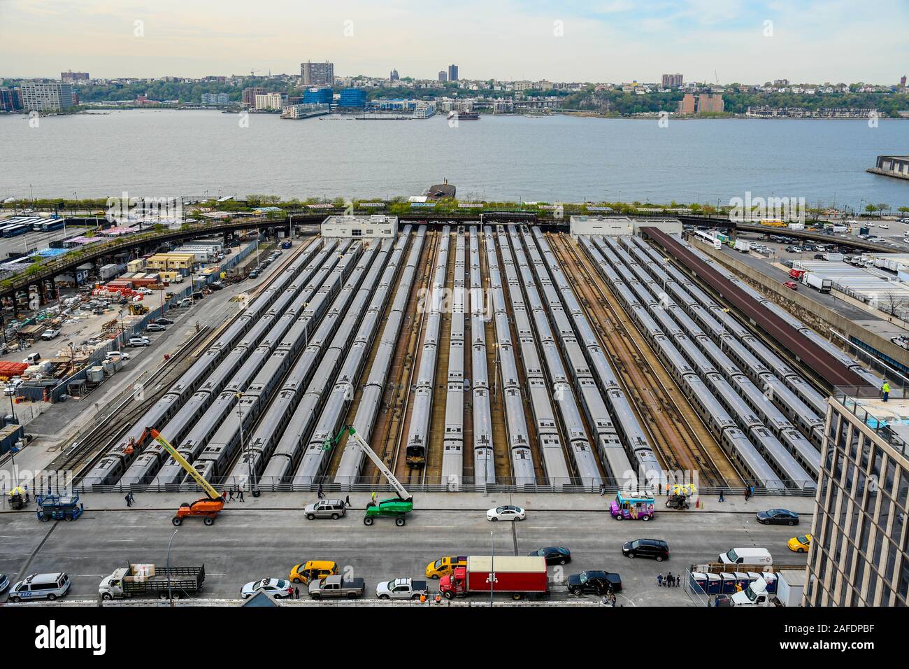 Côté ouest vue sur la Cour d'Le navire'au Hudson yards dans le borough de Manhattan à New York. La rivière Hudson est apprécié sur cette vue de l'ouest. Banque D'Images