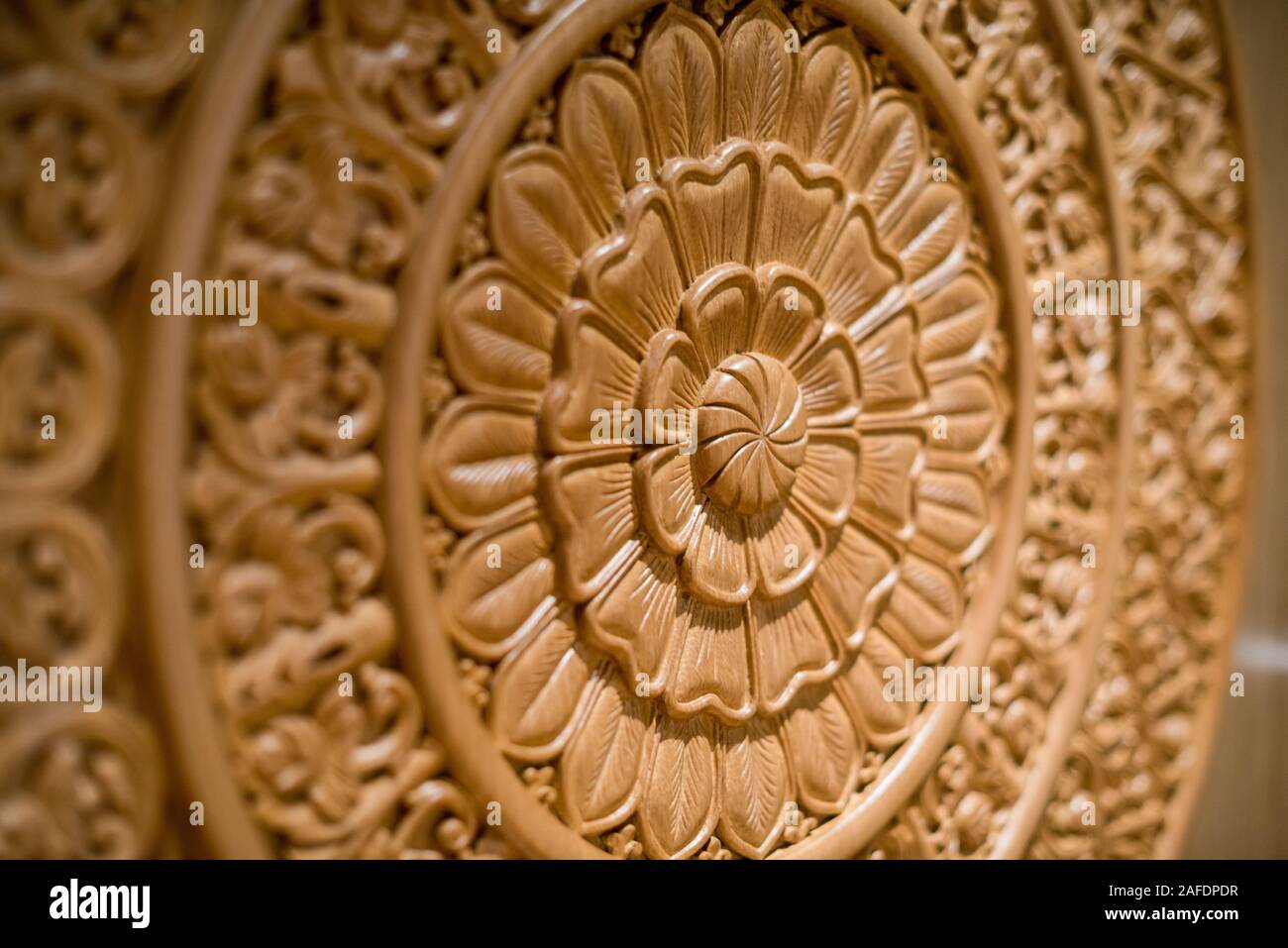 Panneau décoratif en bois sculpté, motif floral Photo Stock Alamy