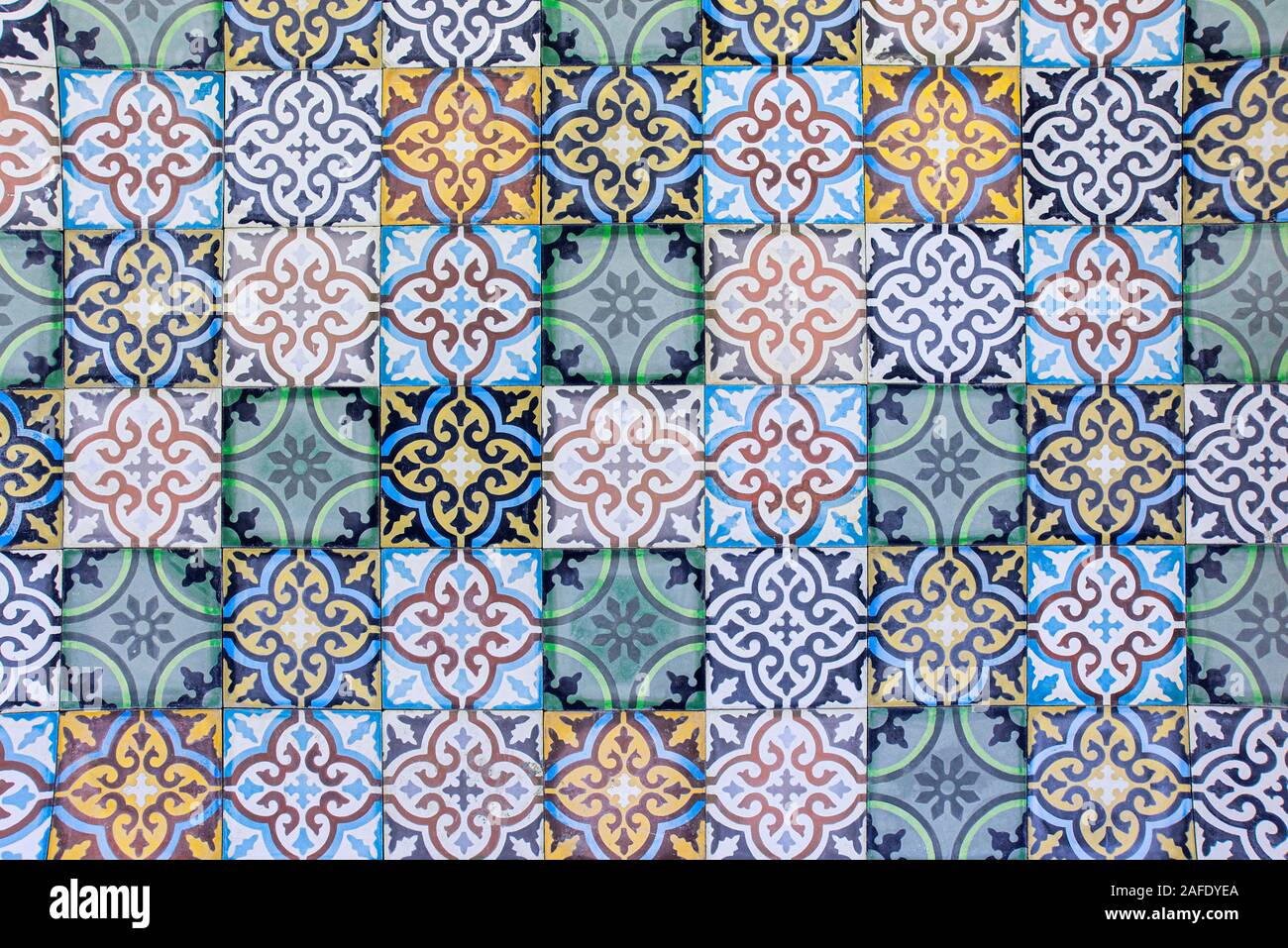 Carreaux marocain avec motifs arabes traditionnels, carreaux de céramique comme texture d'arrière-plan Banque D'Images