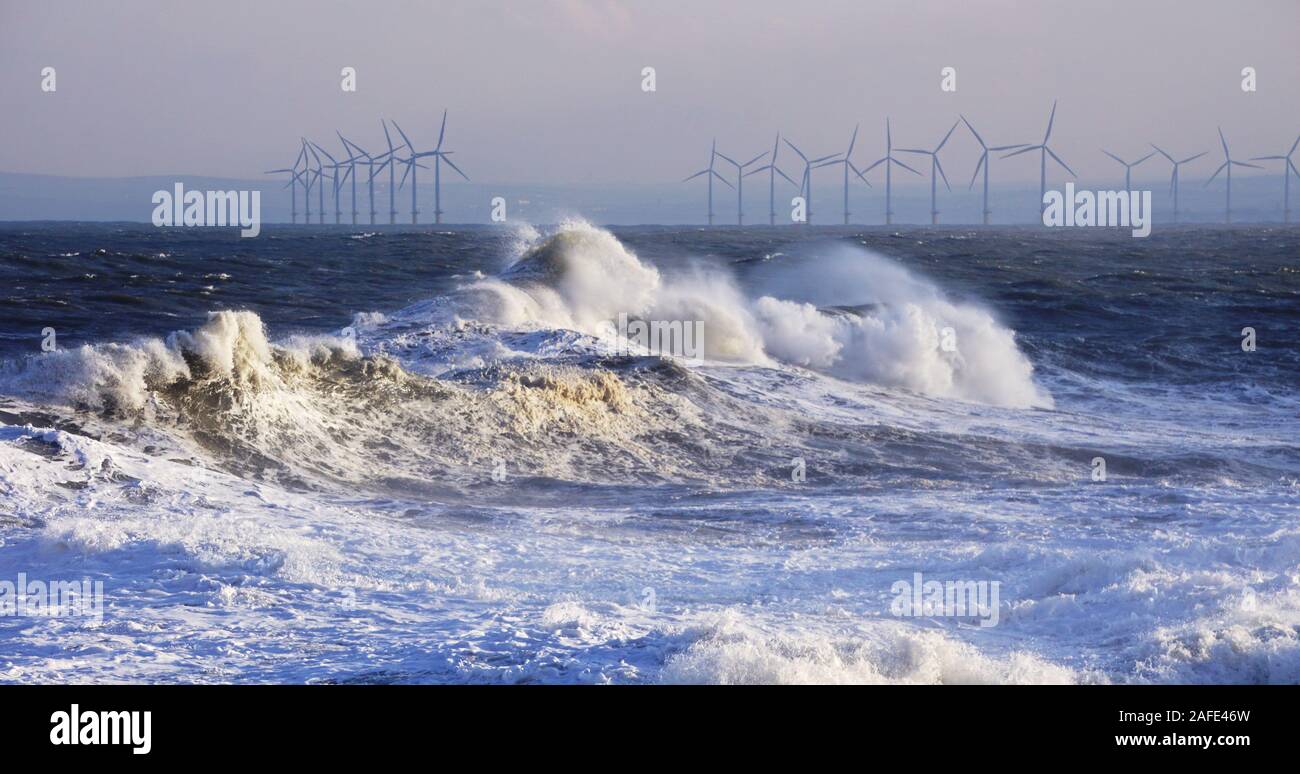 Une mer rugueuse à Hartlepool Banque D'Images