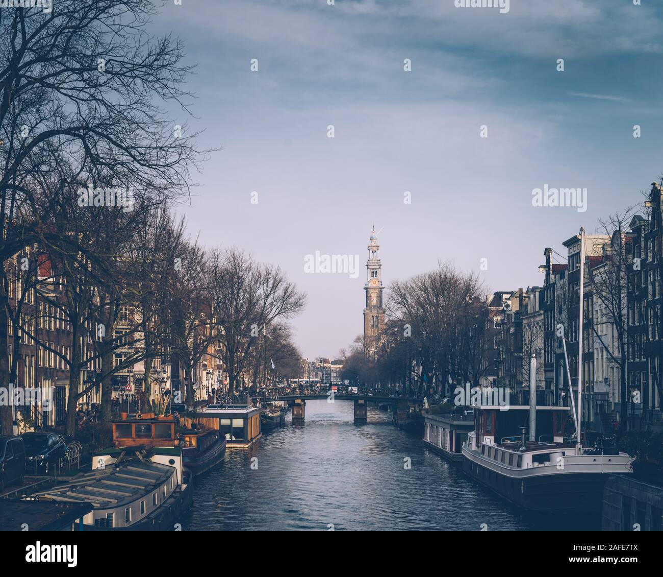 L'automne d'Amsterdam le matin, vieille ville, pont, les canaux d'Amsterdam Banque D'Images L'automne d'Amsterdam le matin, vieille ville, pont, les canaux d'Amsterdam Banque D'Images