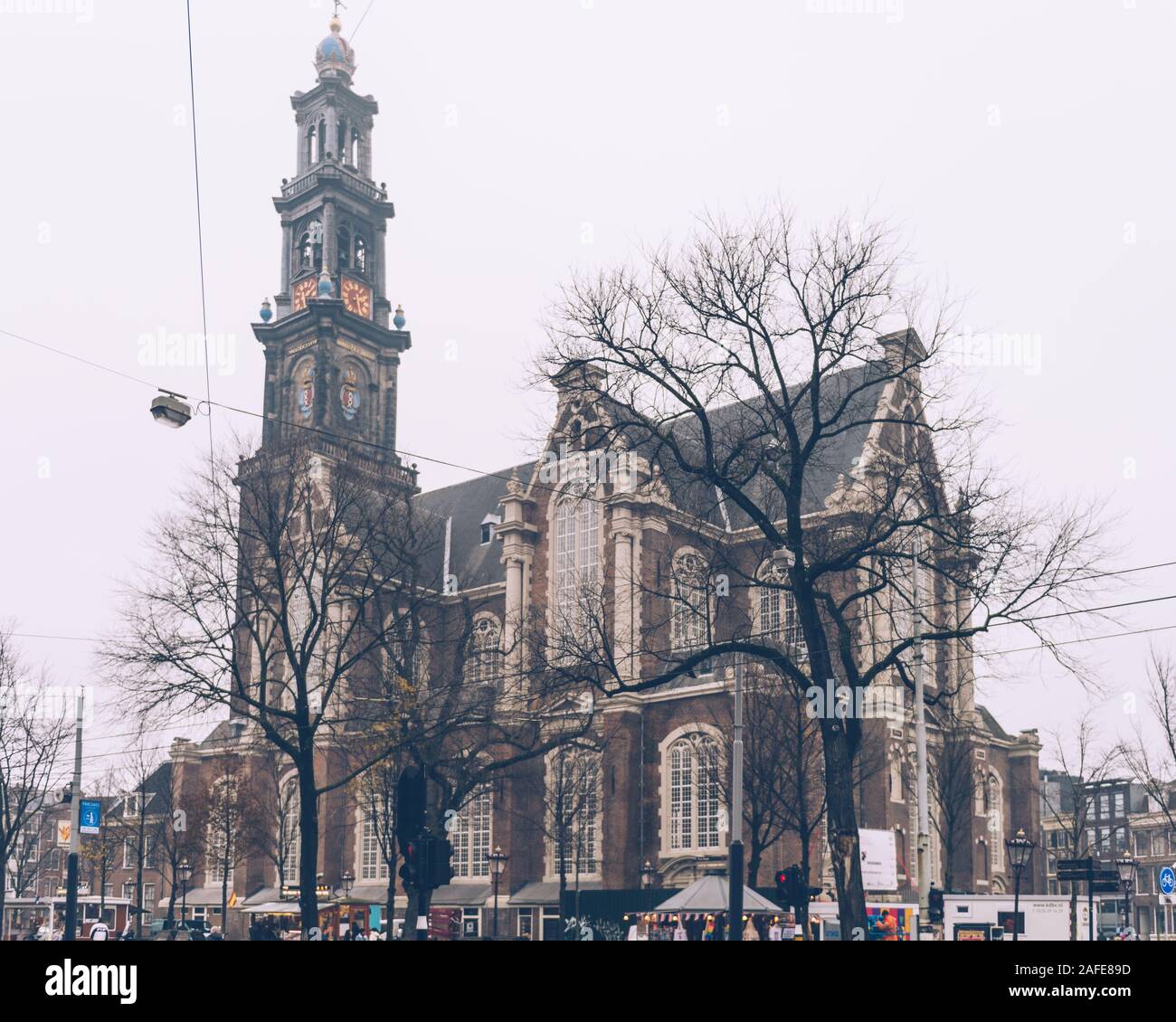 L'automne d'Amsterdam le matin, vieille ville, pont, les canaux d'Amsterdam Banque D'Images L'automne d'Amsterdam le matin, vieille ville, pont, les canaux d'Amsterdam Banque D'Images