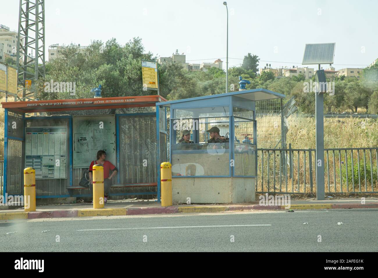 Les soldats israéliens sont la protection de l'Gitai Avisar junction en Cisjordanie, certaines attaques ont eu lieu sur ce site et les soldats sont stationnés Banque D'Images