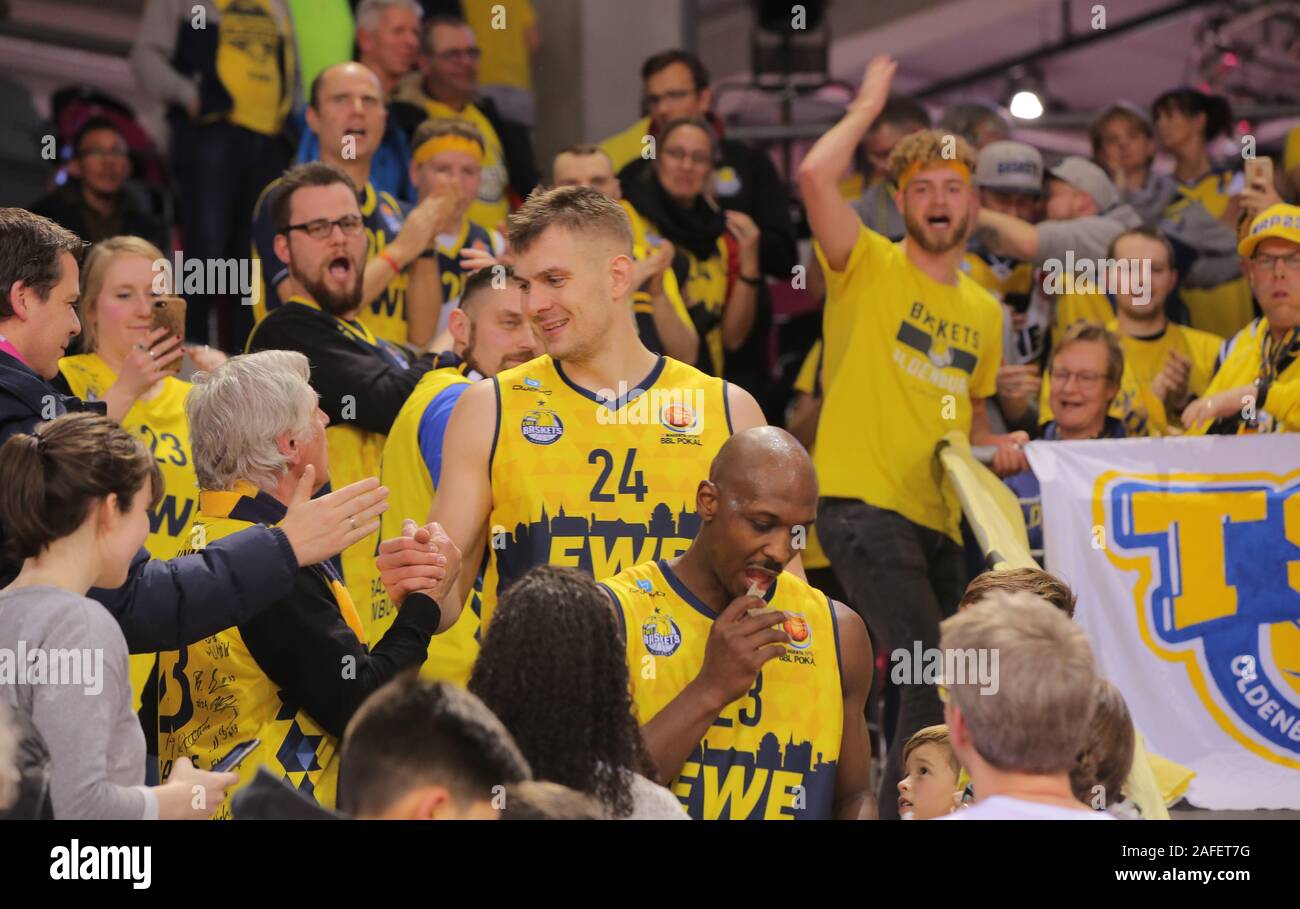 Bonn, Allemagne, 15.12.2019, Telekom Dome, basket-ball, MagentaSport BBL Cup, Telekom Baskets Bonn vs EWE Baskets : Oldenbrug Mahalbasic Rasid (Oldenburg) célébrer. Credit : Juergen Schwarz/Alamy Live News Banque D'Images