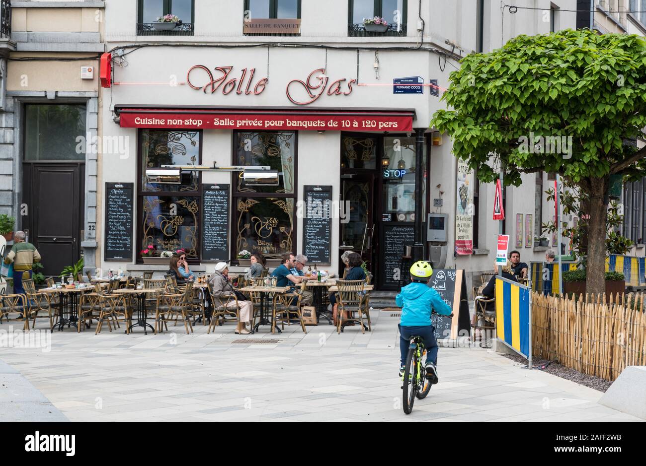 Ixelles, Bruxelles / Belgique - 05 31 2019 : la brasserie Volle Gas typique de Bruxelles sur la place Fernand Cocq Banque D'Images