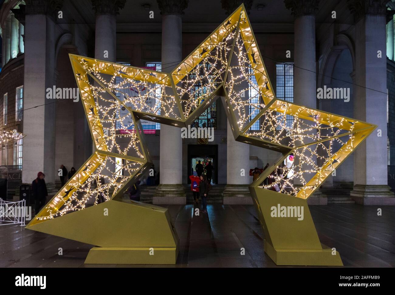 Sculpture de Lumière de Noël, la Place Saint Pierre, Manchester, Angleterre, RU Banque D'Images