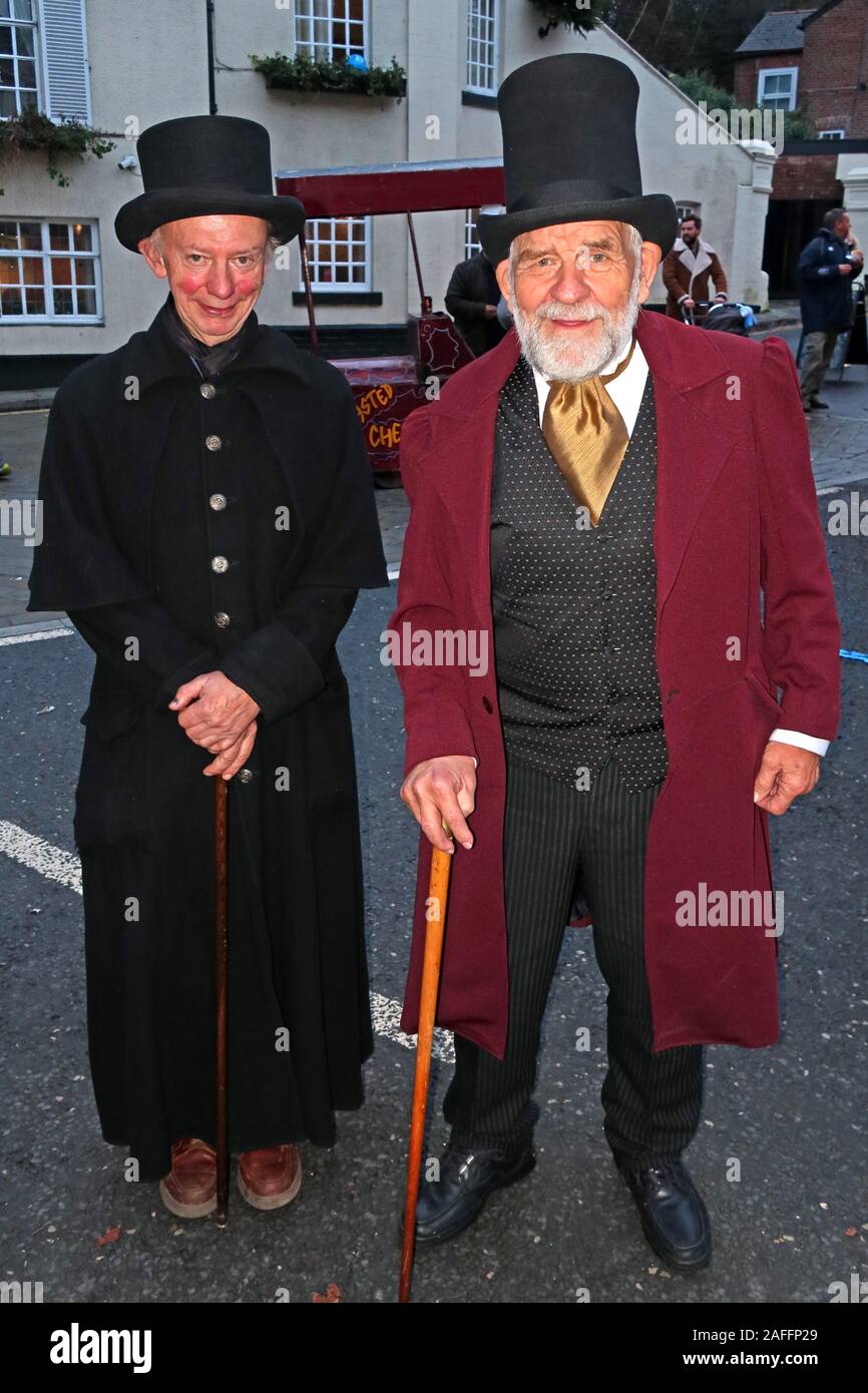 En costume, Lymm Dickensian Christmas Festival,Warrington,Cheshire,Angleterre,Royaume-Uni, W13 0HR Banque D'Images