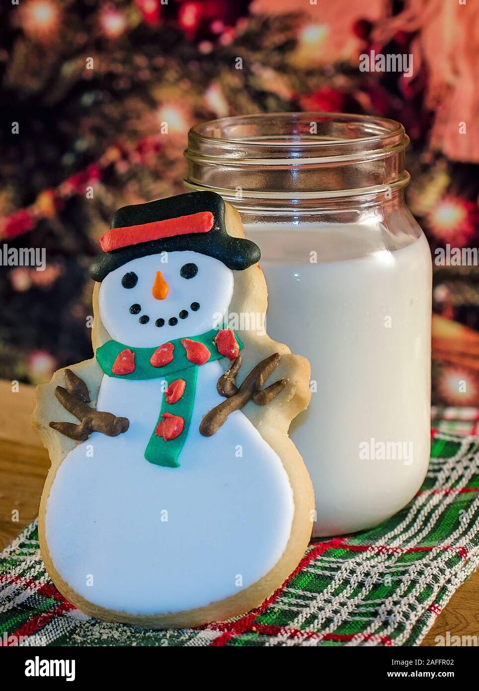 Une forme de biscuit de Noël Le Père Noël est représenté avec un verre de lait, 7 janvier 2017, dans la région de Coden, Alabama. Banque D'Images
