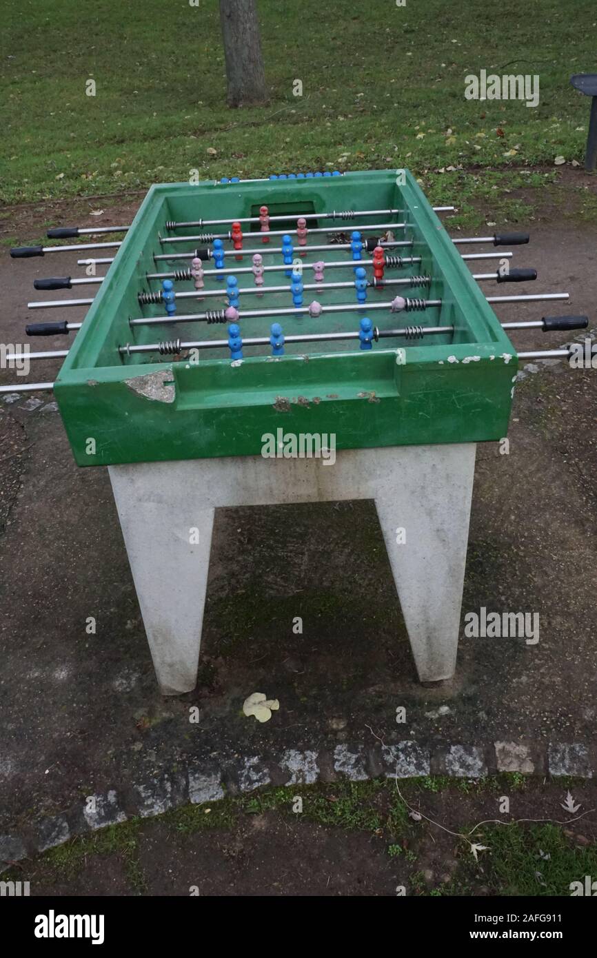 Baby foot au parc. Chevilly Larue. France Banque D'Images