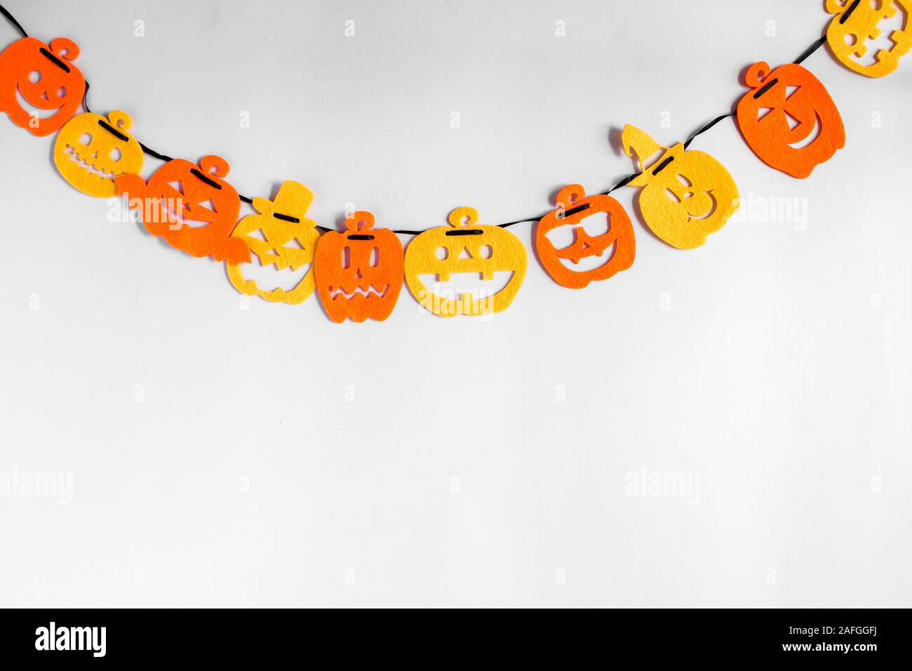 Ornement suspendu, scènes de festival d'Halloween. Décoration de la décoration de l'Halloween et fond orange. Banque D'Images