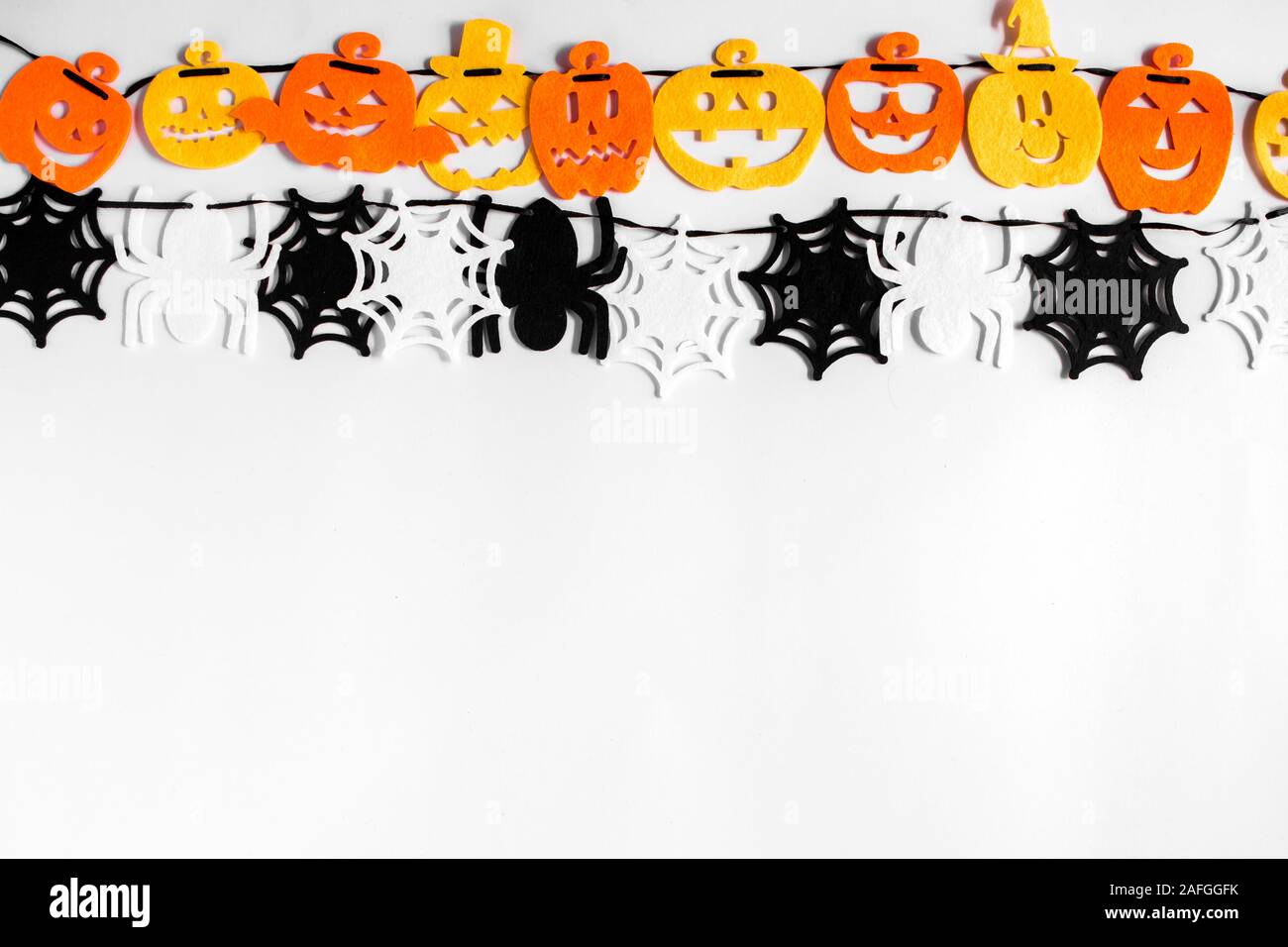 Ornement suspendu, scènes de festival d'Halloween. Décoration de la décoration de l'Halloween et fond orange. Banque D'Images