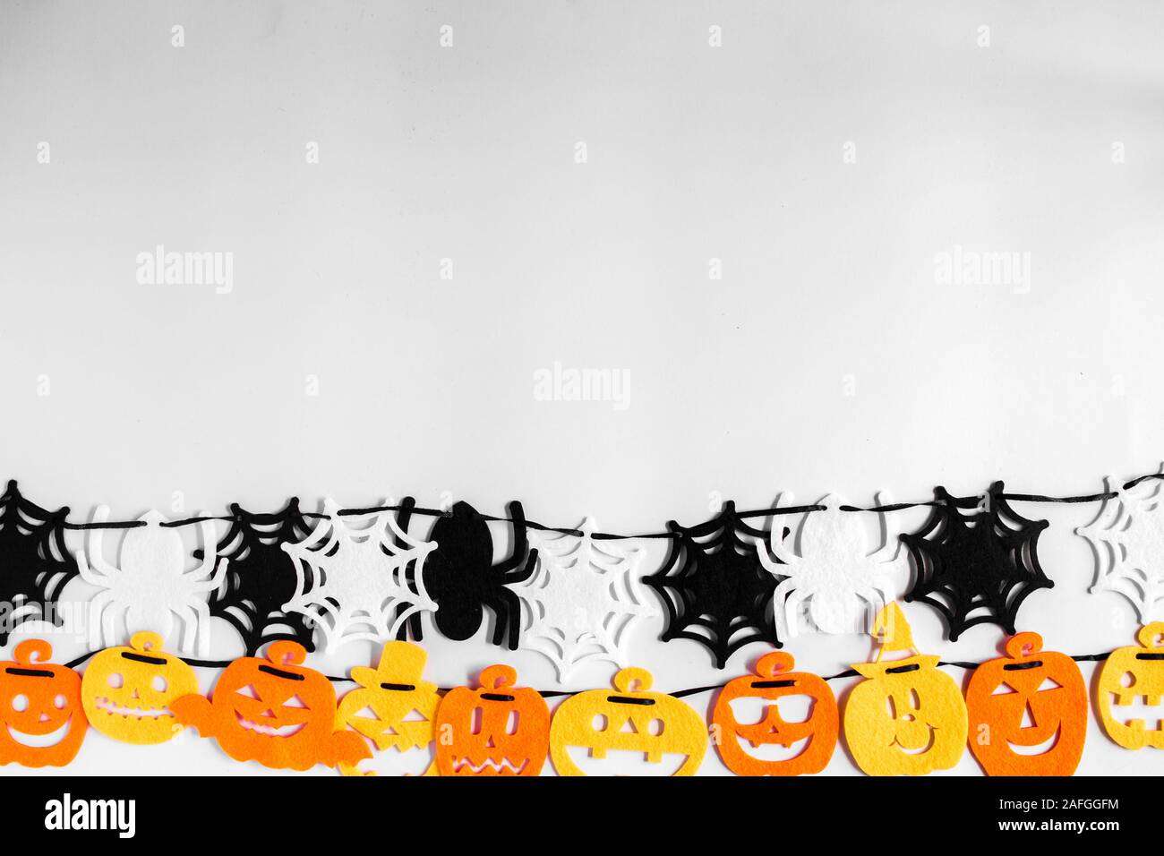Ornement suspendu, scènes de festival d'Halloween. Décoration de la décoration de l'Halloween et fond orange. Banque D'Images