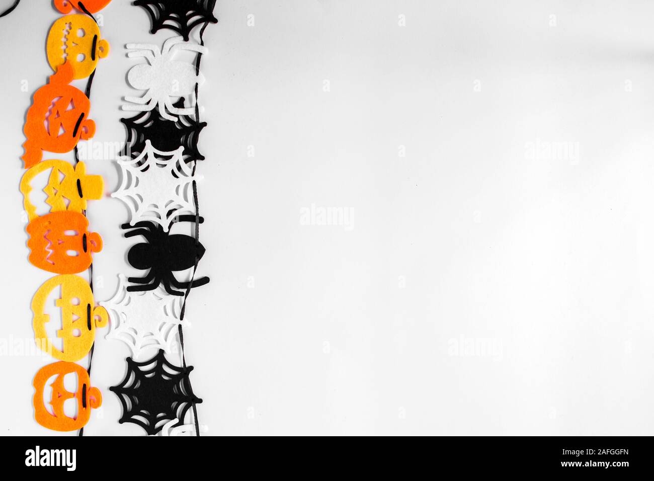 Ornement suspendu, scènes de festival d'Halloween. Décoration de la décoration de l'Halloween et fond orange. Banque D'Images