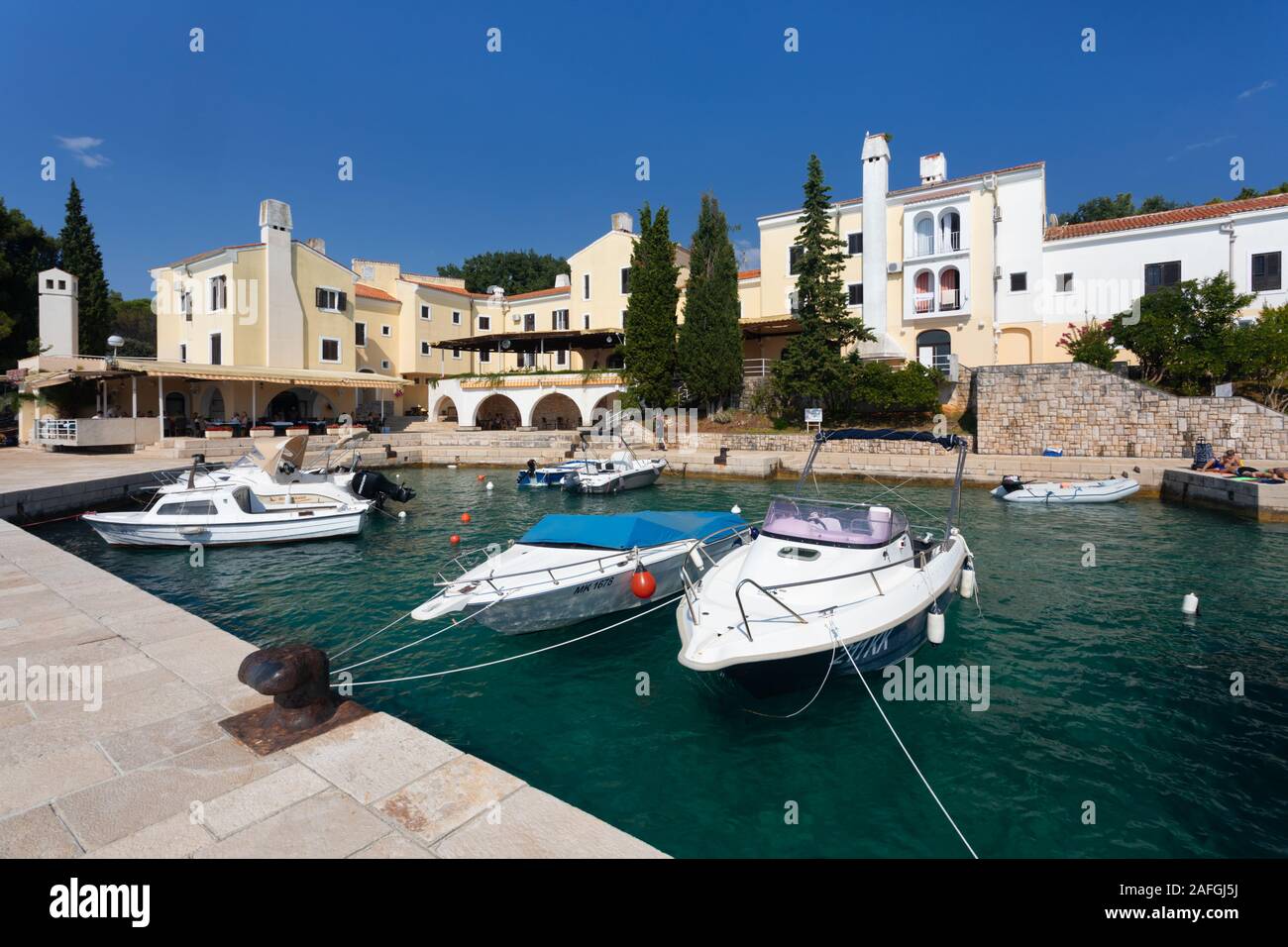 Station touristique populaire Haludovo sur l'île de Krk, Kvarner, Croatie Banque D'Images