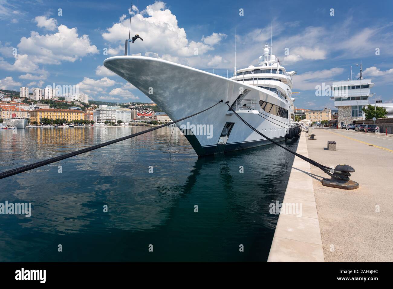 Journée ensoleillée au port de ville de Rijeka, Kvarner, Croatie Banque D'Images