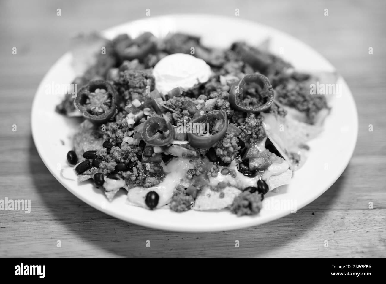 Croustilles de maïs mexicain servi sur table en bois Banque D'Images