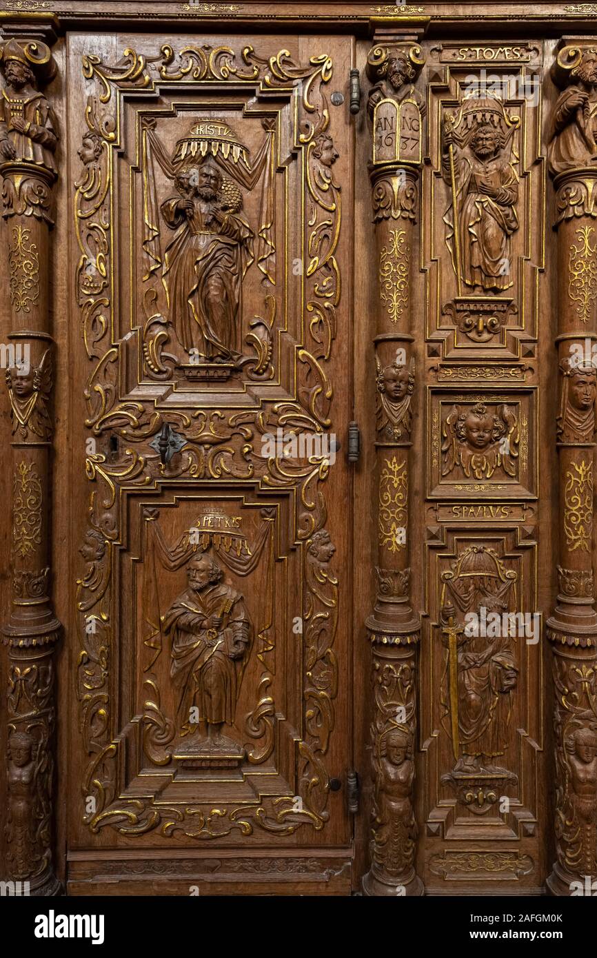 Sculpture en bois, des détails architecturaux de l'intérieur de l'église Sainte Catherine à Gdansk Banque D'Images