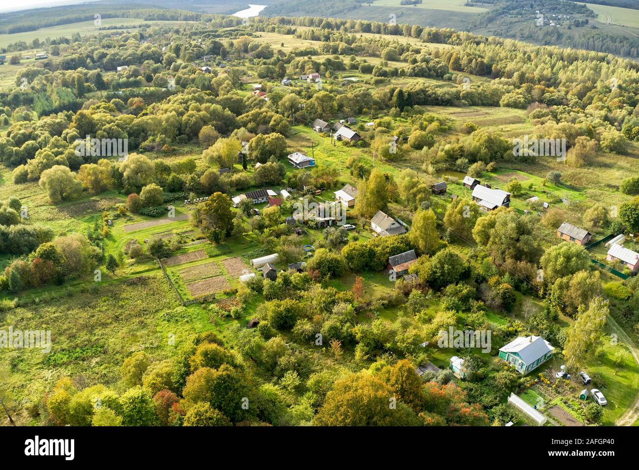 Vue aérienne d'un village dans la région de Kalouga, en Russie. Banque D'Images