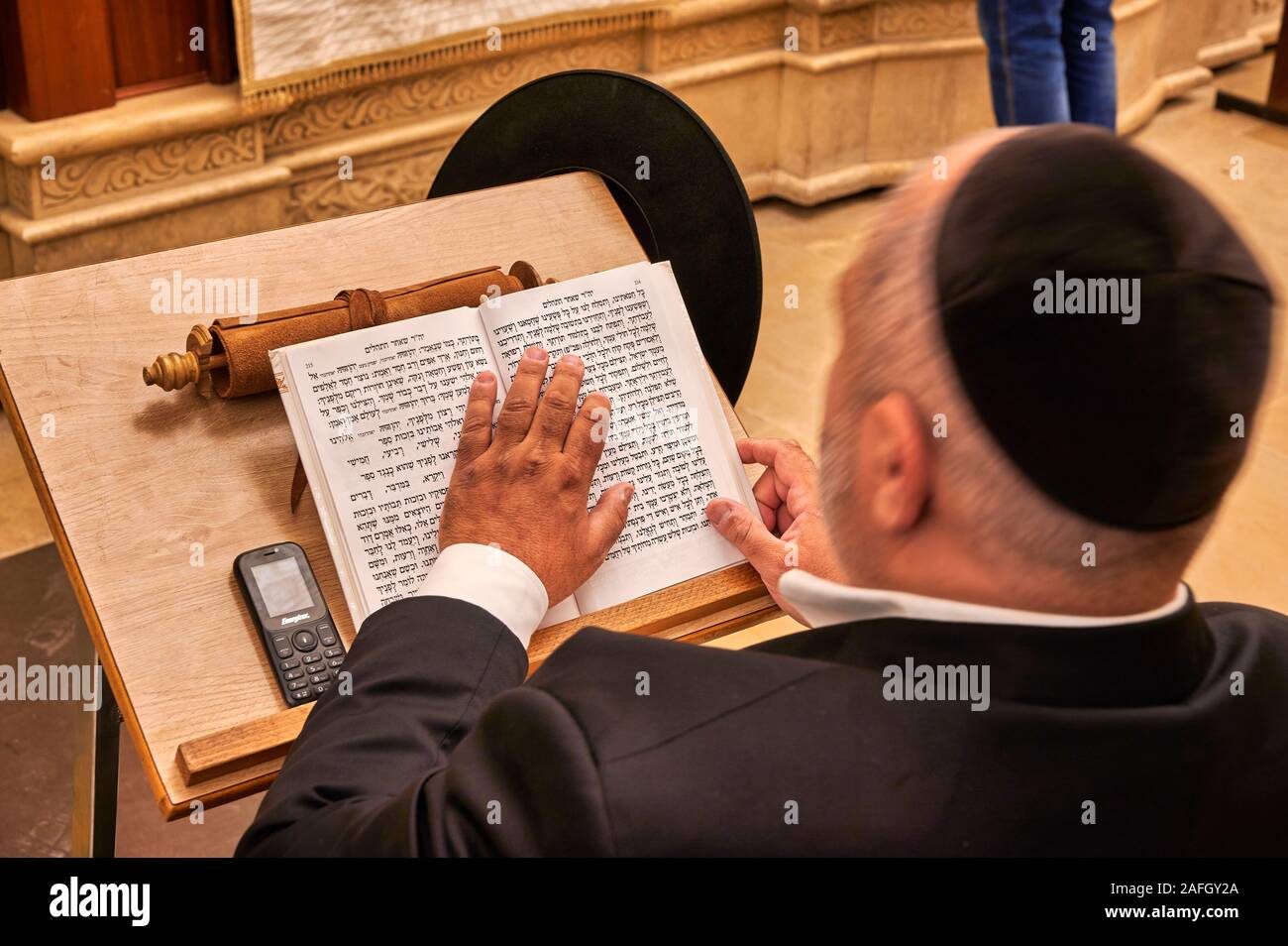 Jérusalem Israël. Les juifs orthodoxes priant au mur des lamentations Banque D'Images