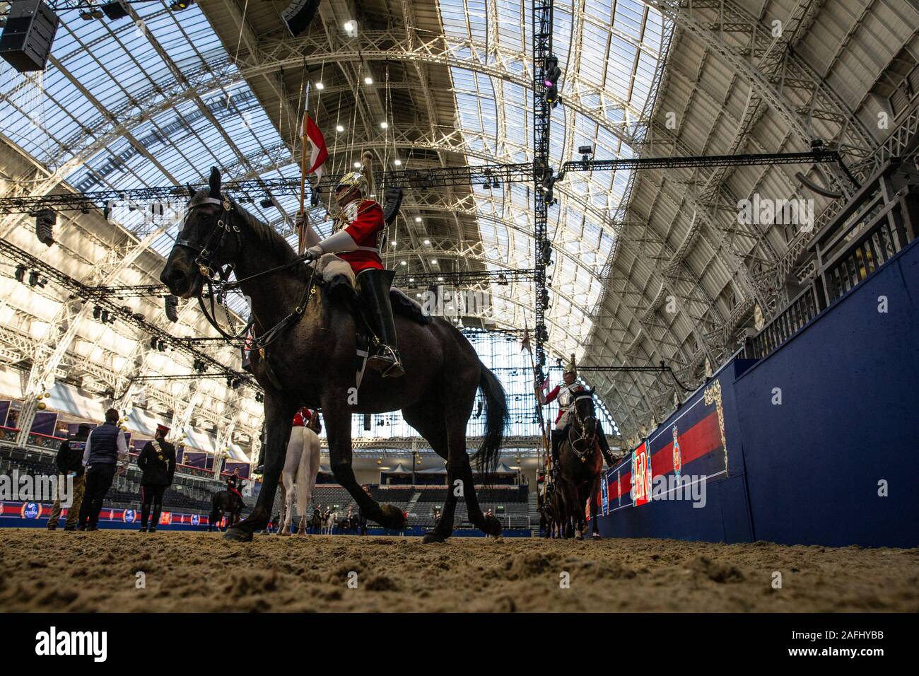 Dans les coulisses du Household Cavalry régiment monté avant leurs performances cette année à Olympie, la London International Horse Show, au Royaume-Uni. Banque D'Images