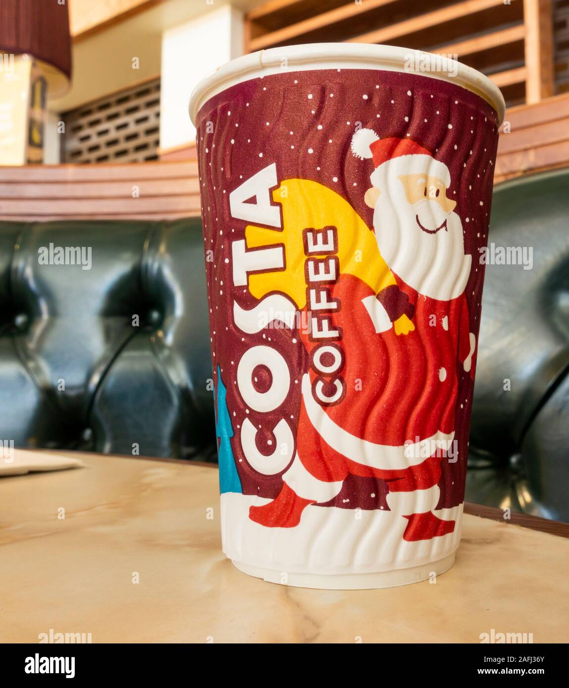 Le Costa Coffee cup sur le thème de Noël Banque D'Images