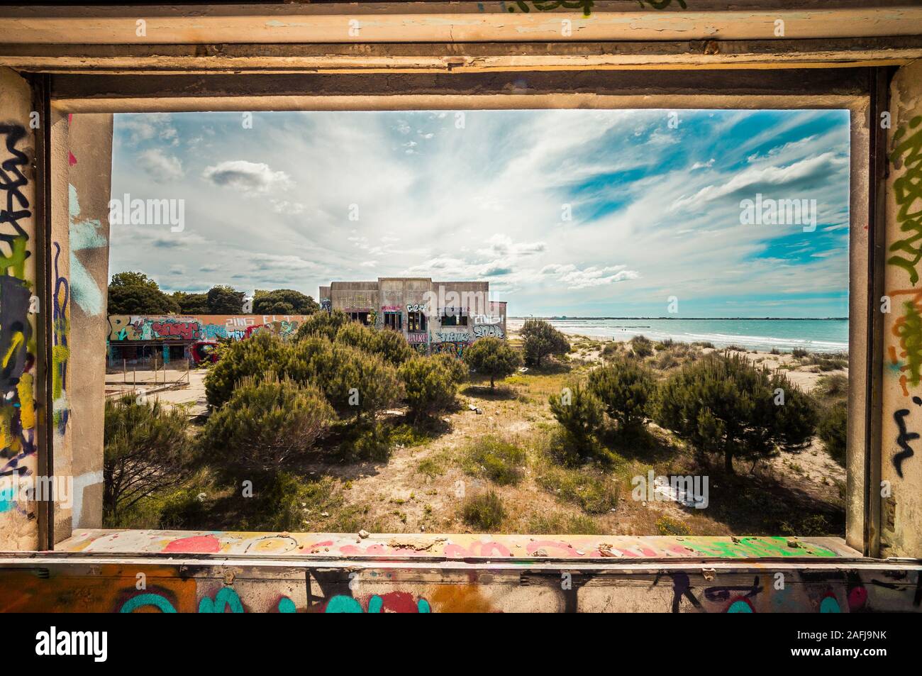 Vue du bâtiment industriel à la mer Banque D'Images