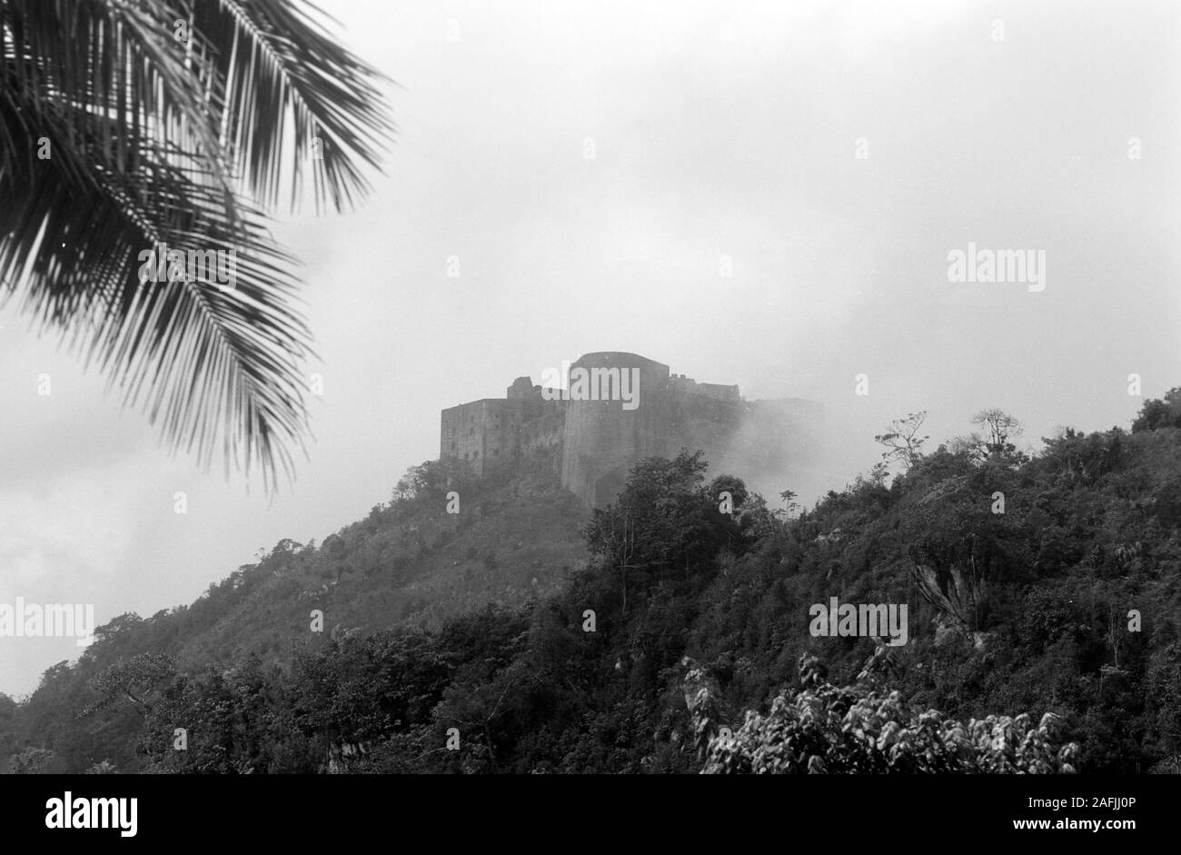 Festung La Ferriere auf dem Gipfel des Bonnet a l'Eveque, 1967. Forteresse sur le dessus du capot a l'Eveque, 1967. Banque D'Images