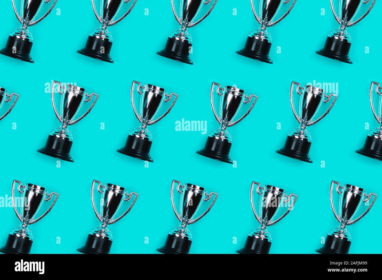 Motif avec champion cup sur fond bleu, mise à plat de style. Ouvrir la composition. Banque D'Images