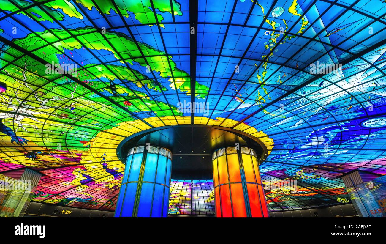 Kaohsiung, Taiwan - le 29 novembre 2019 : le dôme de lumière à formosa boulevard gare à Kaohsiung city à Taïwan. Banque D'Images