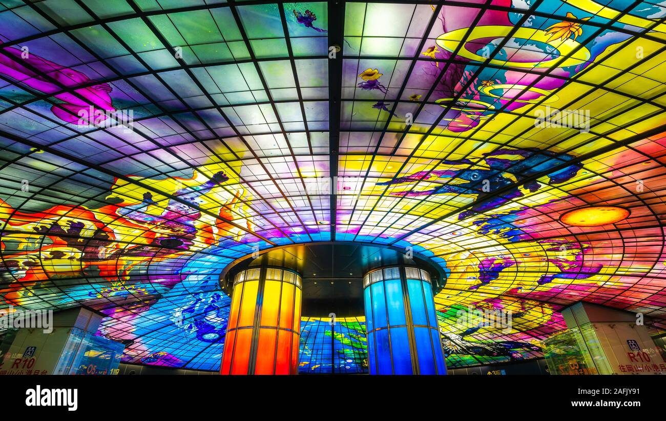 Kaohsiung, Taiwan - le 29 novembre 2019 : le dôme de lumière à formosa boulevard gare à Kaohsiung city à Taïwan. Banque D'Images