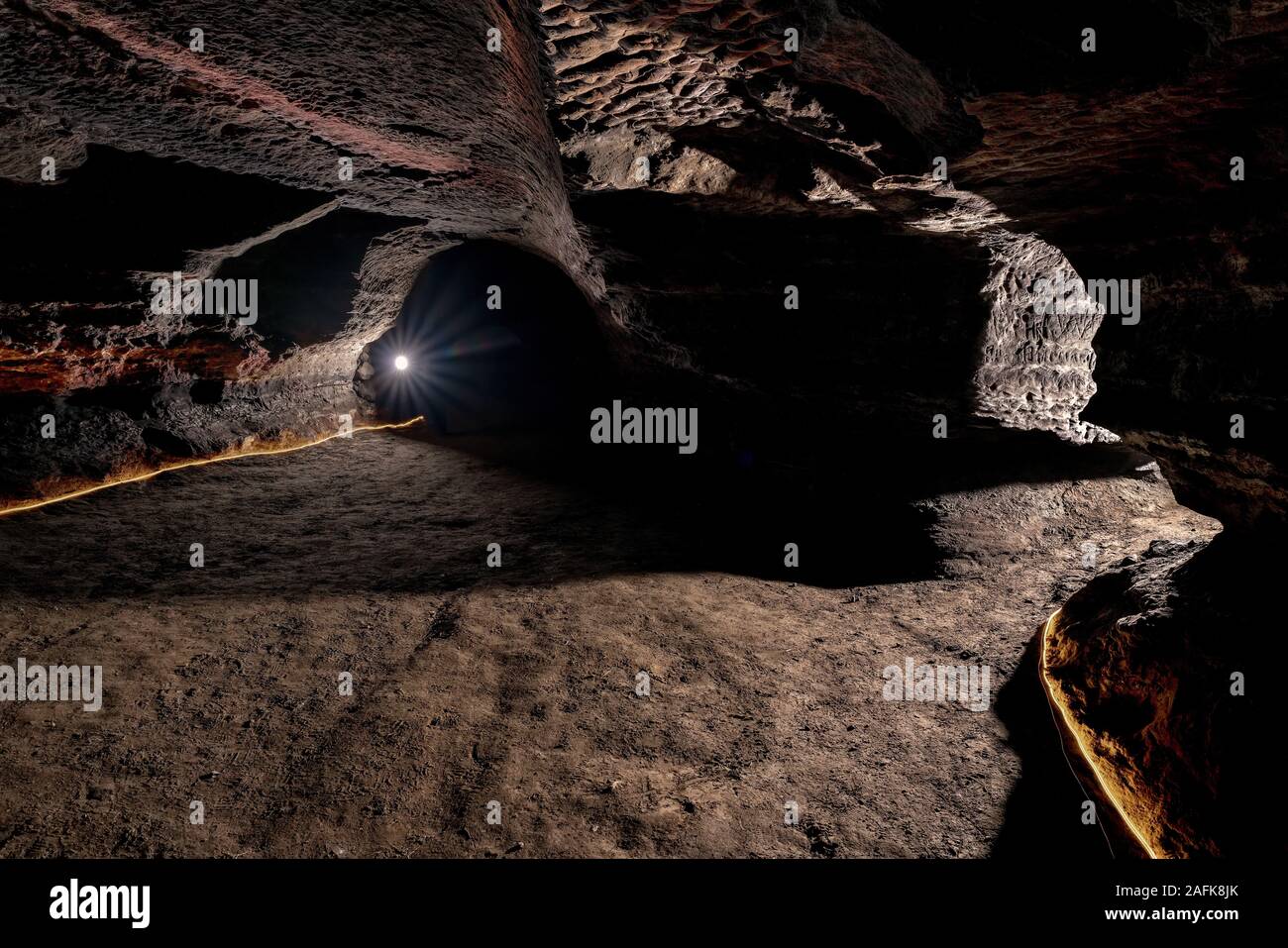 Grottes de Hella, l'Islande. L'homme a fait des grottes, pourraient être faites par les Celtes qui habitaient l'Islande avant l'ouverture officielle de la colonisation scandinave, fin du ixe siècle. Banque D'Images