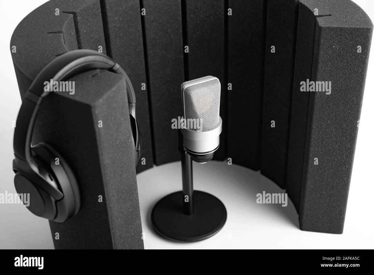 Microphone professionnel et un micro studio pour l'enregistrement d'écran dans le studio et la diffusion. Banque D'Images