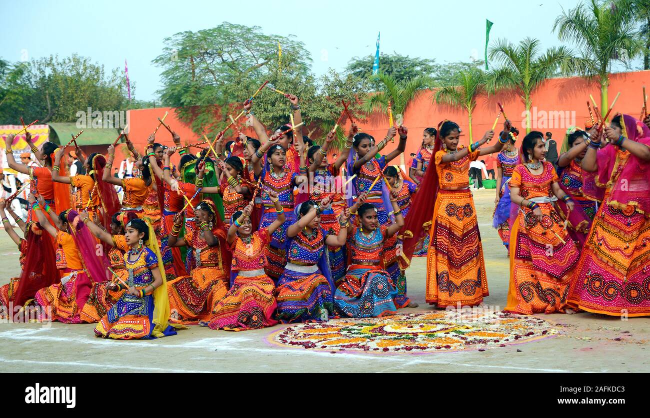 Groupe d'enfants à l'école de danse journée annuelle Banque D'Images